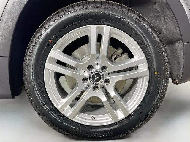 Mercedes-Benz GLB photo 32