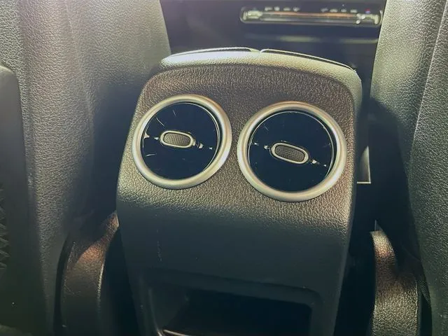 Mercedes-Benz GLB photo 29