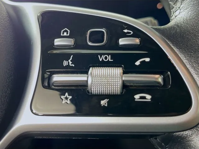 Mercedes-Benz GLB photo 12