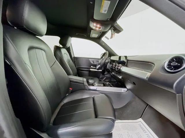 Mercedes-Benz GLB photo 17