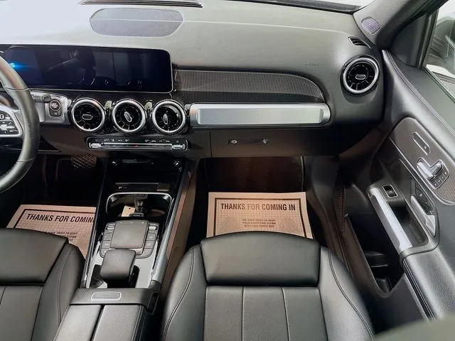 Mercedes-Benz GLB photo 13