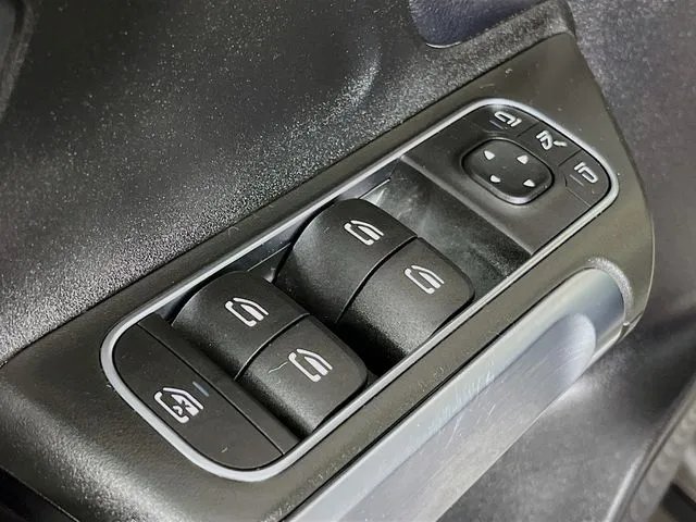 Mercedes-Benz GLB photo 28