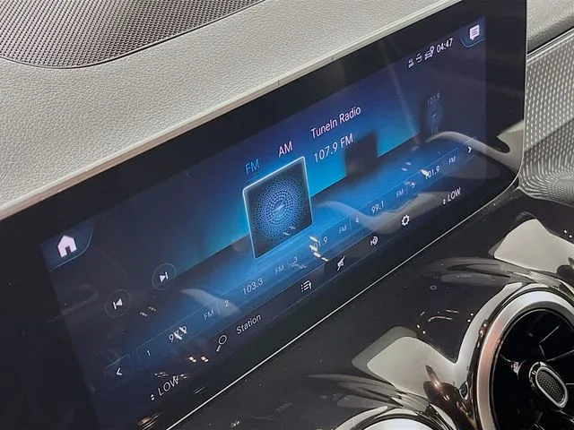 Mercedes-Benz GLB photo 21