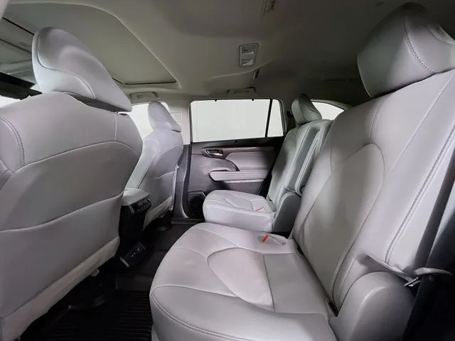 Toyota Highlander photo 18