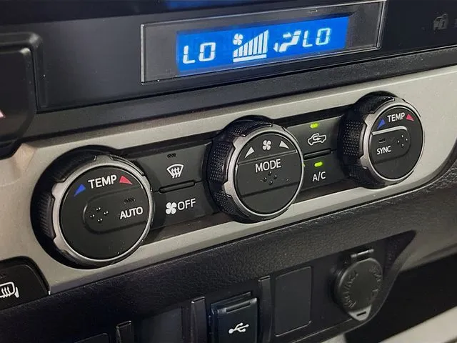 Toyota Tacoma photo 22