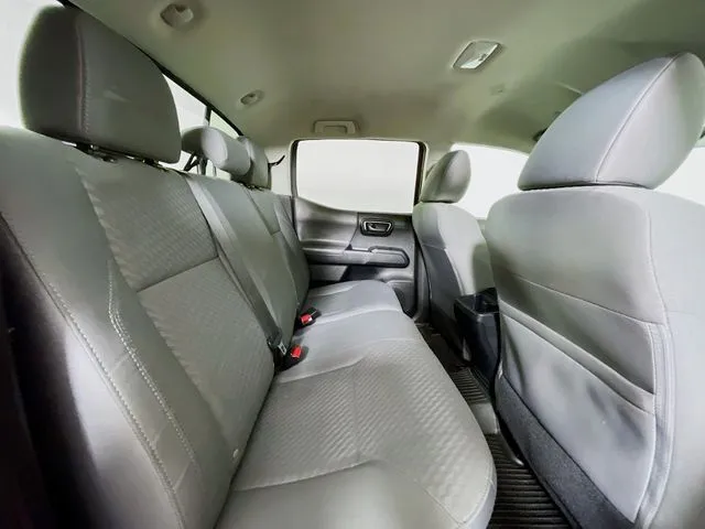 Toyota Tacoma photo 19