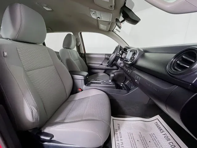 Toyota Tacoma photo 17