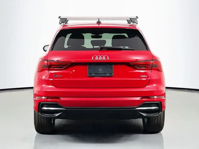 Audi Q3 photo 8
