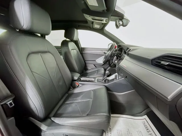 Audi Q3 photo 17