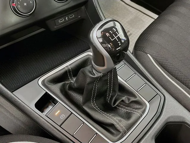 Volkswagen Jetta photo 24