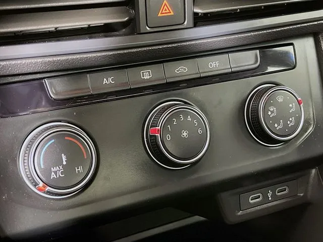 Volkswagen Jetta photo 23