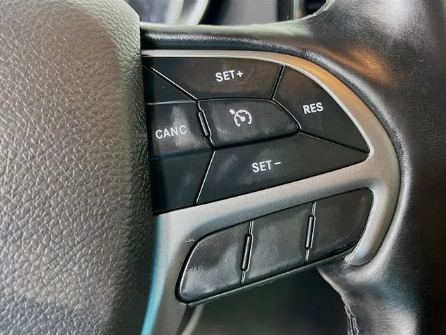 Jeep Grand Cherokee photo 12