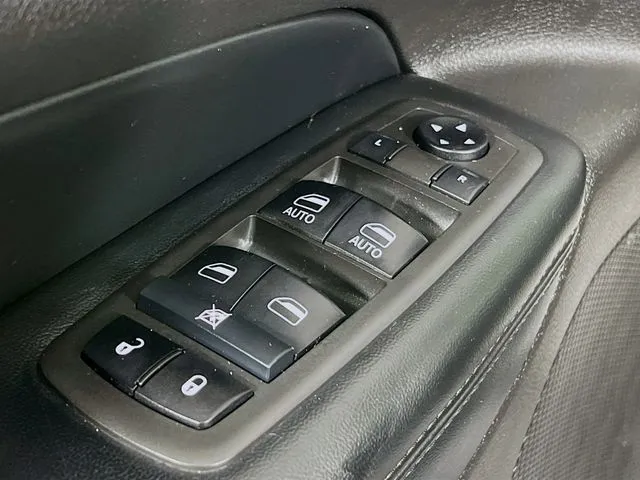 Jeep Grand Cherokee photo 28