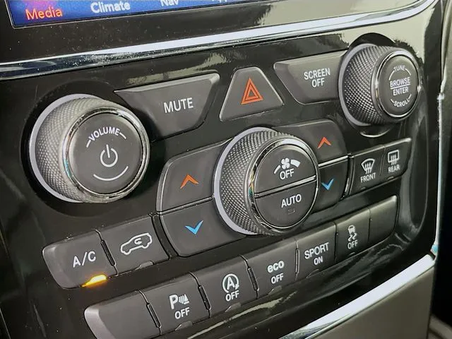 Jeep Grand Cherokee photo 23