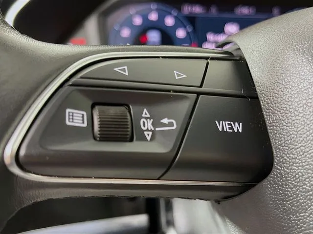 Audi Q3 photo 11