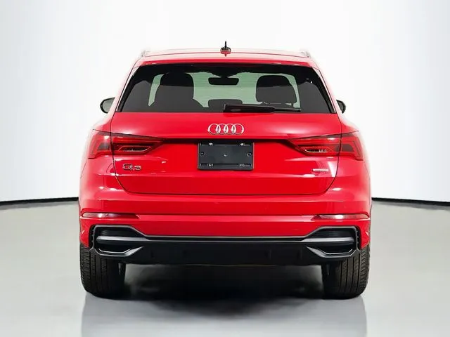 Audi Q3 photo 8