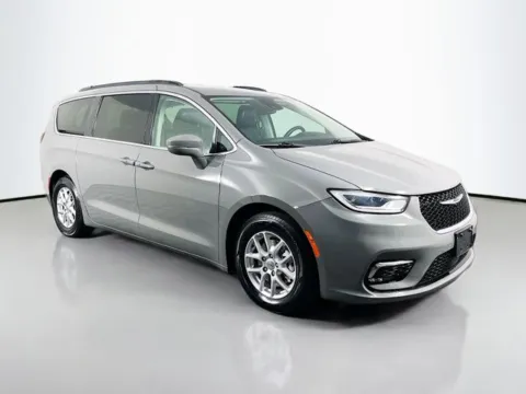More photos of 2022 Chrysler Pacifica Touring L at Superior Motor Company, MD