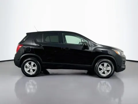 More photos of 2022 Chevrolet Trax LS at Superior Motor Company, MD
