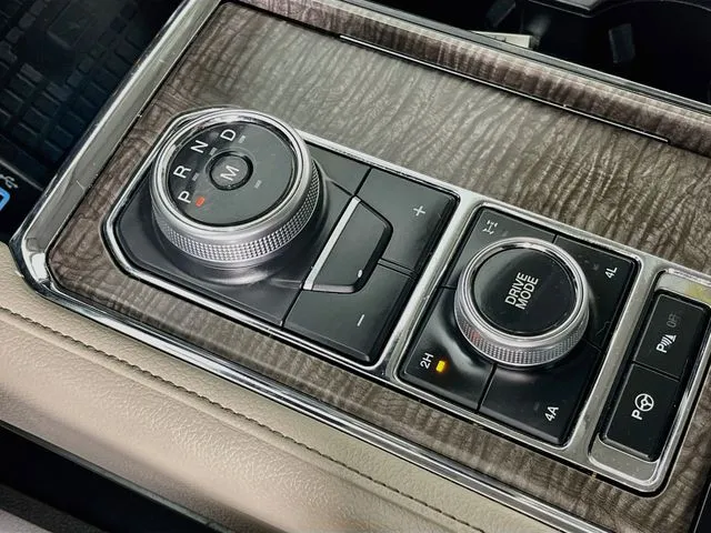 Ford Expedition photo 25