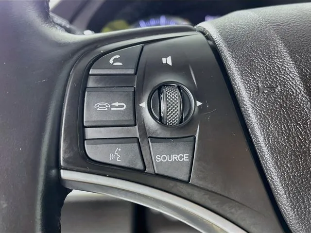 Acura MDX photo 11