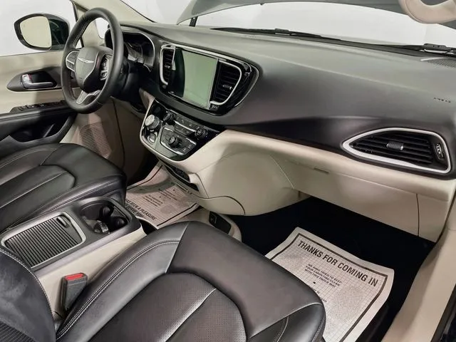 Chrysler Pacifica photo 14
