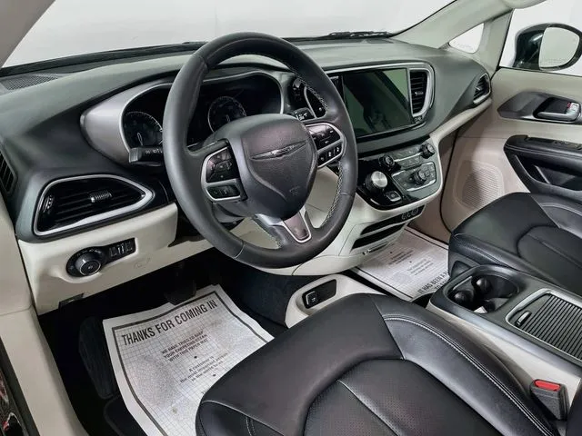 Chrysler Pacifica photo 9
