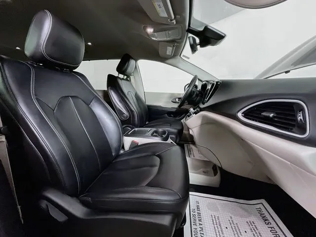 Chrysler Pacifica photo 17