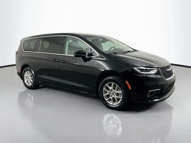 Chrysler Pacifica photo 4