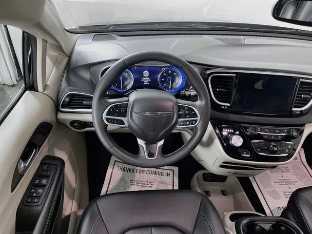 Chrysler Pacifica photo 10
