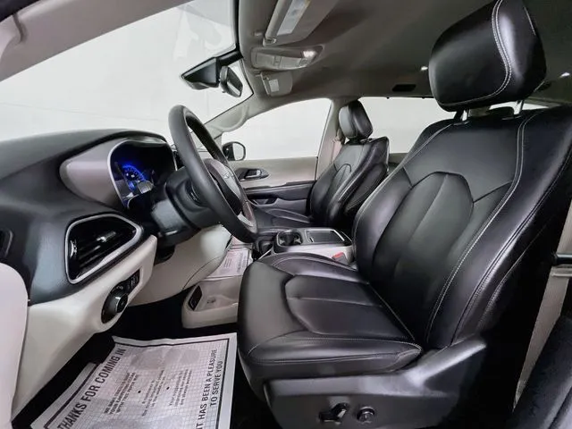 Chrysler Pacifica photo 15
