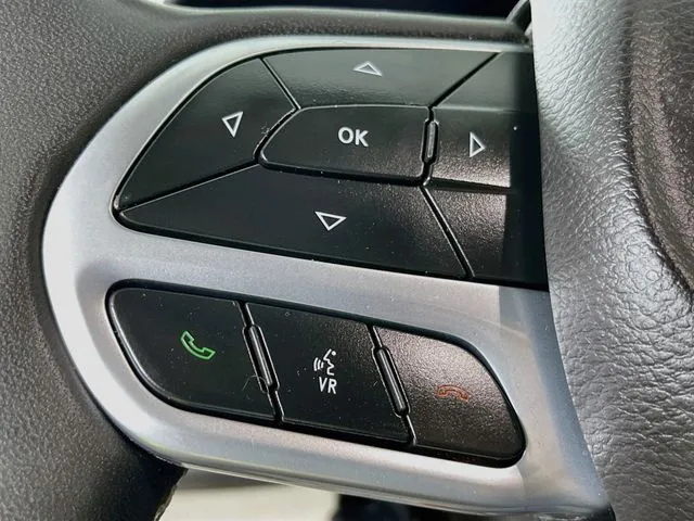 Chrysler Pacifica photo 11