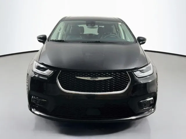 Chrysler Pacifica photo 7