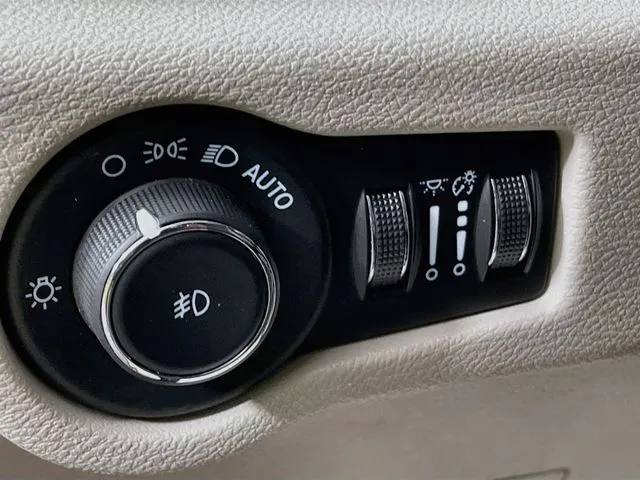 Chrysler Pacifica photo 27