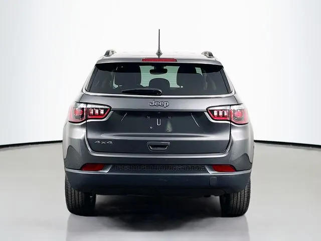 Jeep Compass photo 8