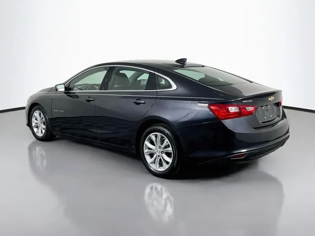 Chevrolet Malibu photo 3