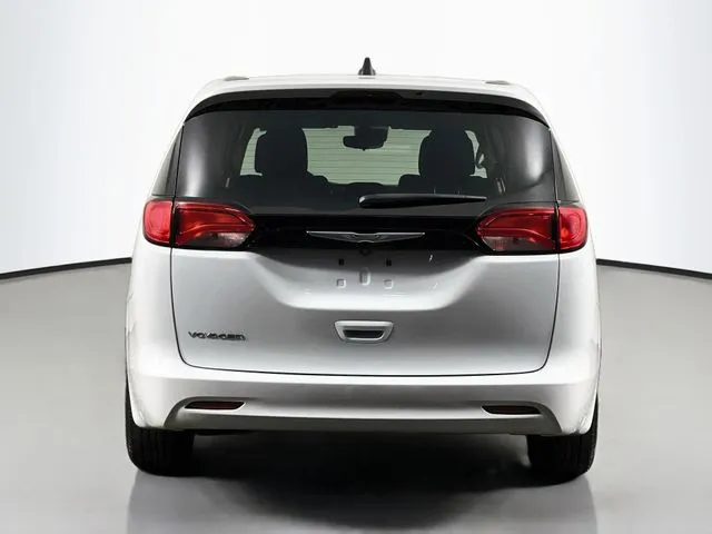 Chrysler Voyager photo 8