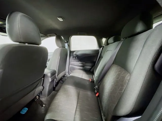 Mitsubishi Outlander Sport photo 18