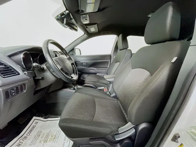 Mitsubishi Outlander Sport photo 15