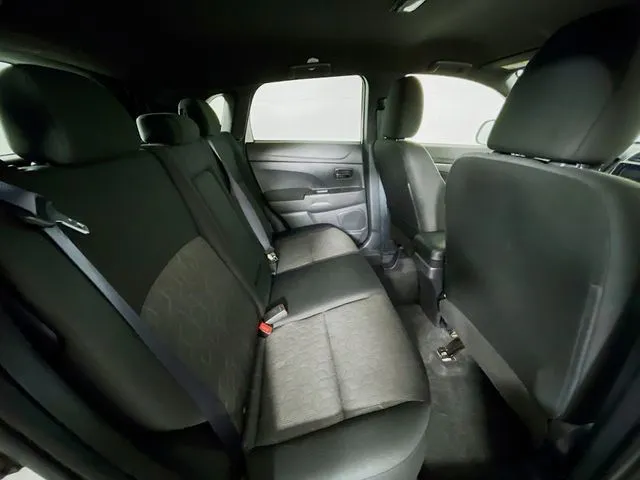 Mitsubishi Outlander Sport photo 19