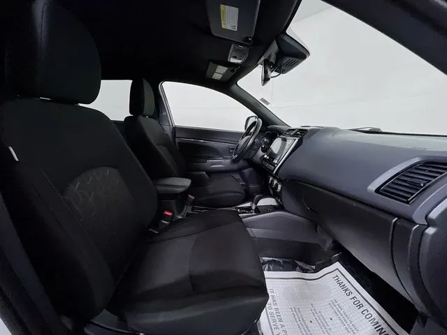 Mitsubishi Outlander Sport photo 17