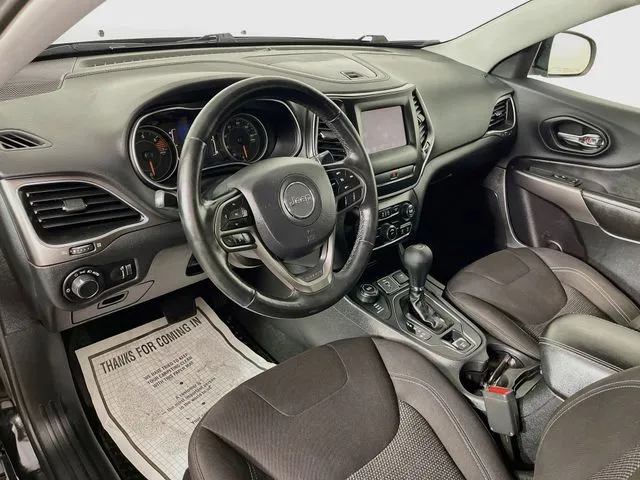 Jeep Cherokee photo 9