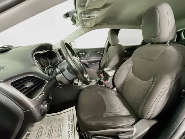 Jeep Cherokee photo 15