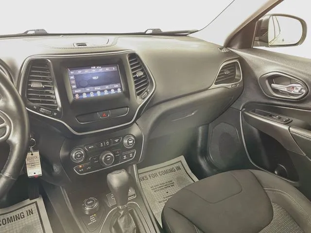 Jeep Cherokee photo 13