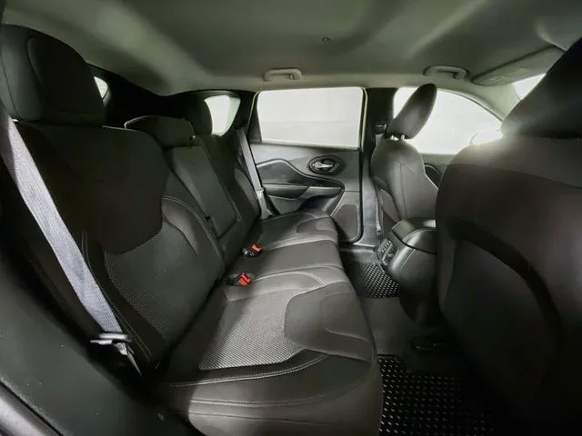 Jeep Cherokee photo 19