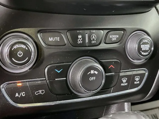 Jeep Cherokee photo 23