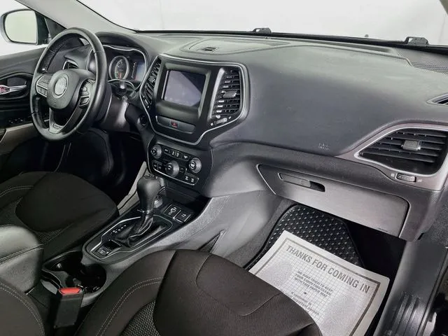 Jeep Cherokee photo 14