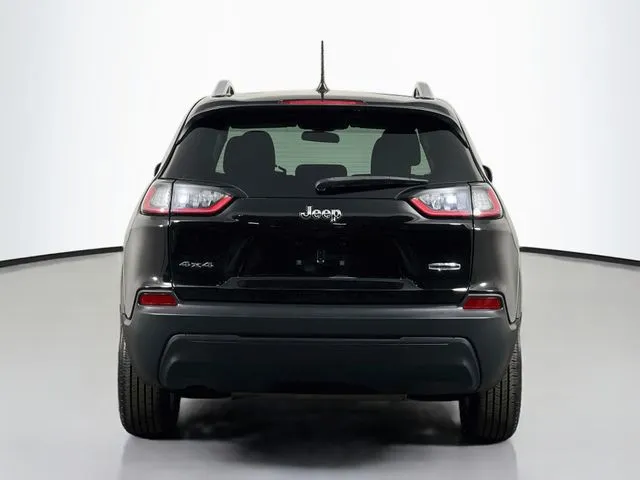 Jeep Cherokee photo 8