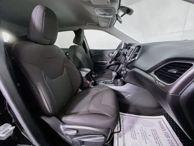 Jeep Cherokee photo 17