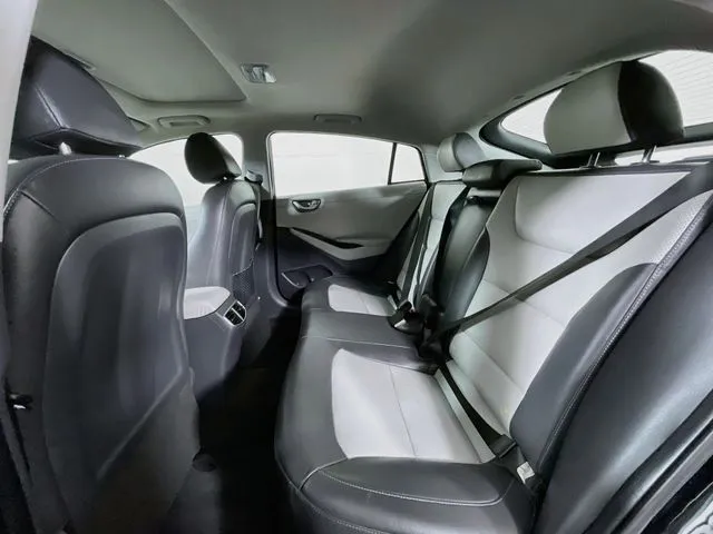 Hyundai Ioniq photo 18