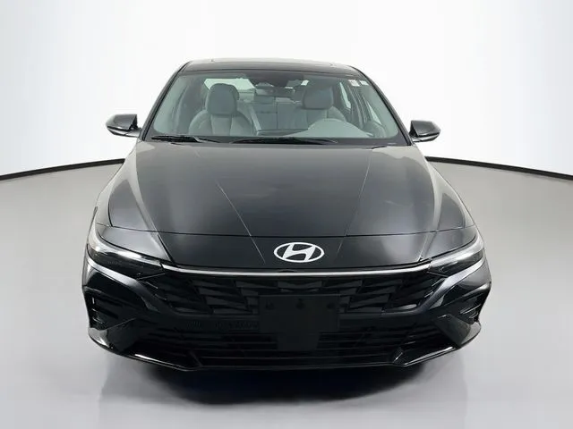 Hyundai Elantra photo 7